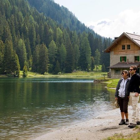 Rifugio Lago Nambino Мадонна-ди-Кампильо Экстерьер фото